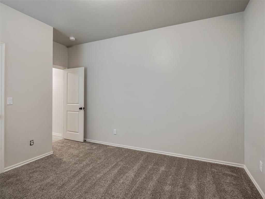 9070 Oak Tree Circle Property Photo 29