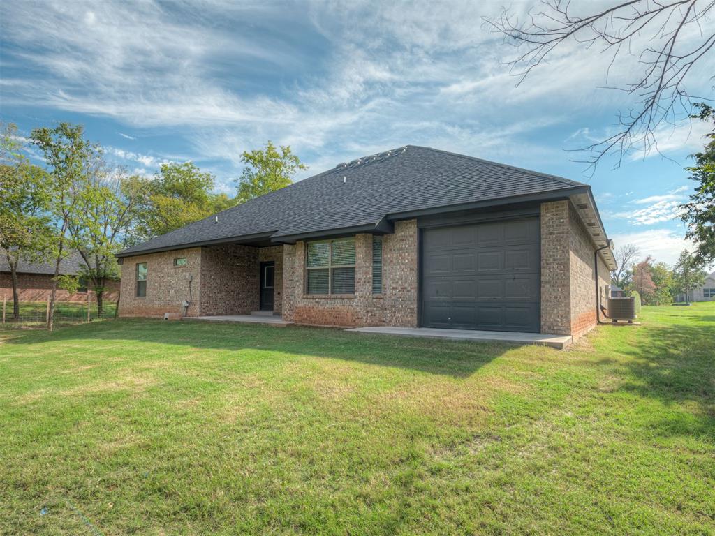 9070 Oak Tree Circle Property Photo 43