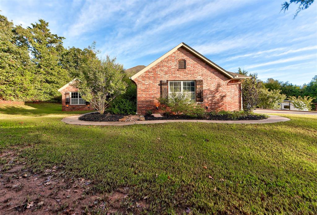 3800 Woodridge Trail Property Photo 1