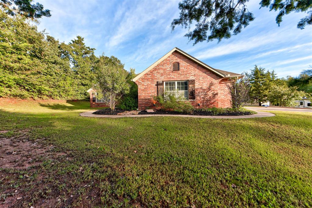 3800 Woodridge Trail Property Photo 2