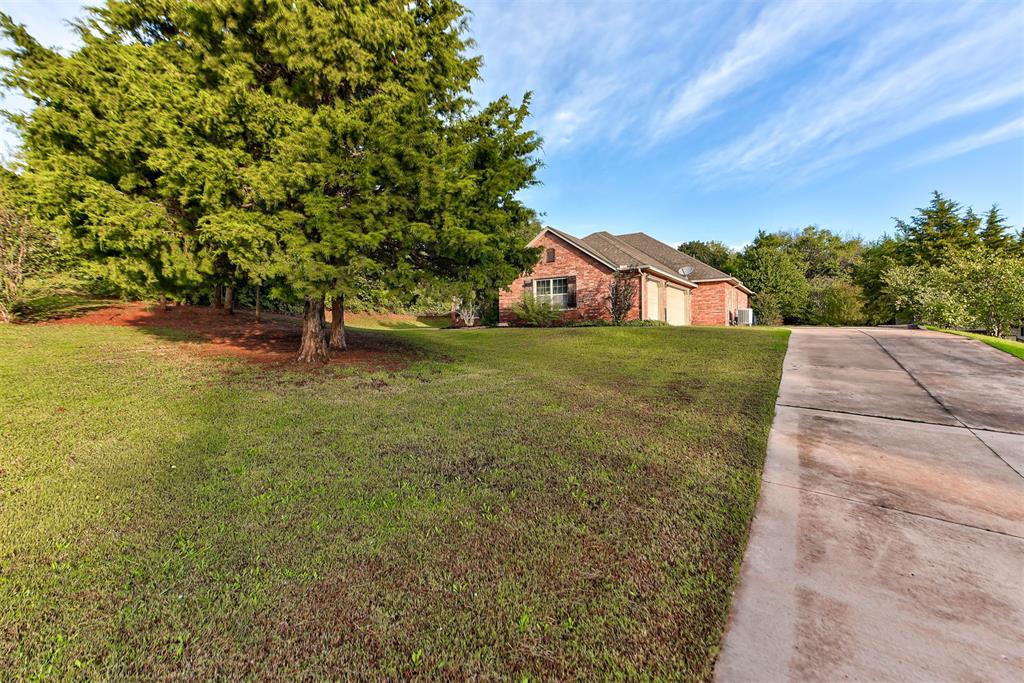 3800 Woodridge Trail Property Photo 4