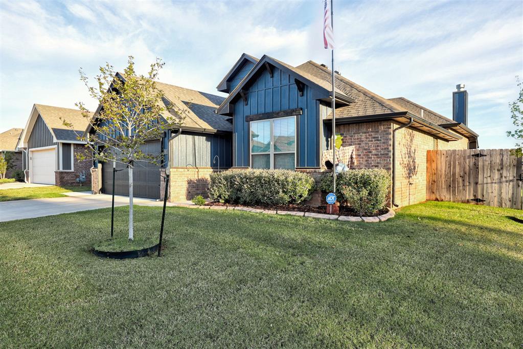 821 Halley Drive Property Photo 3