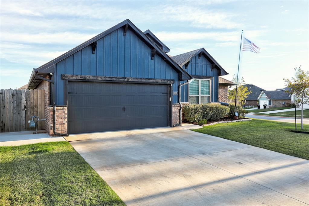 821 Halley Drive Property Photo 4