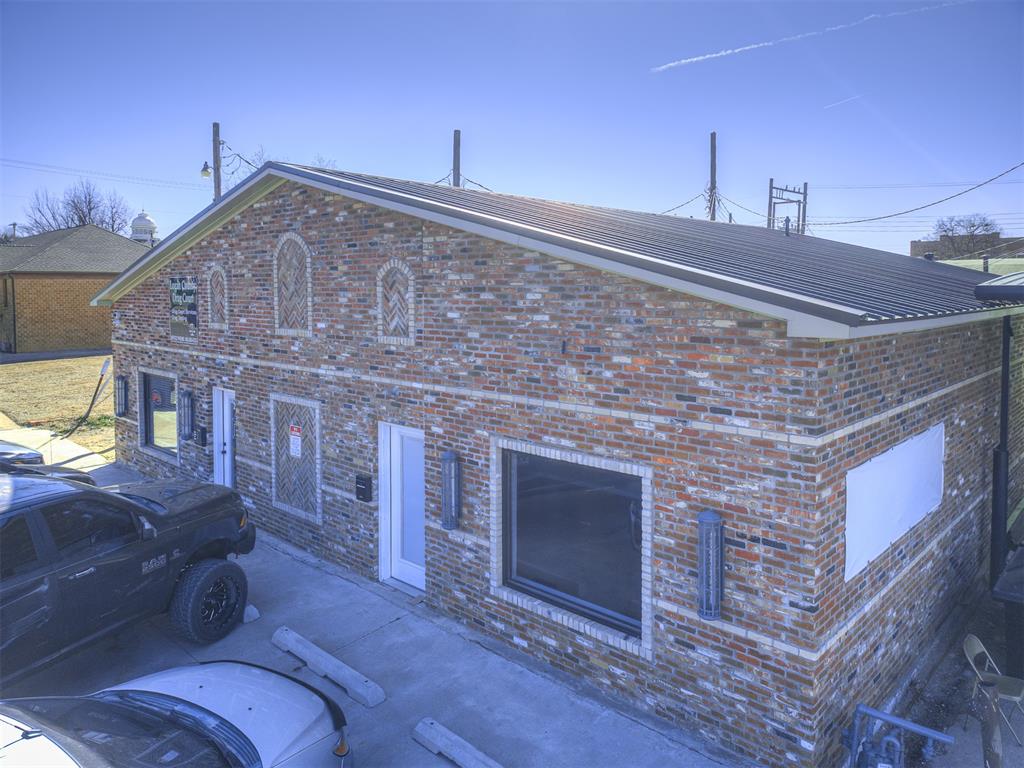 211 E Cleveland Avenue Property Photo 3