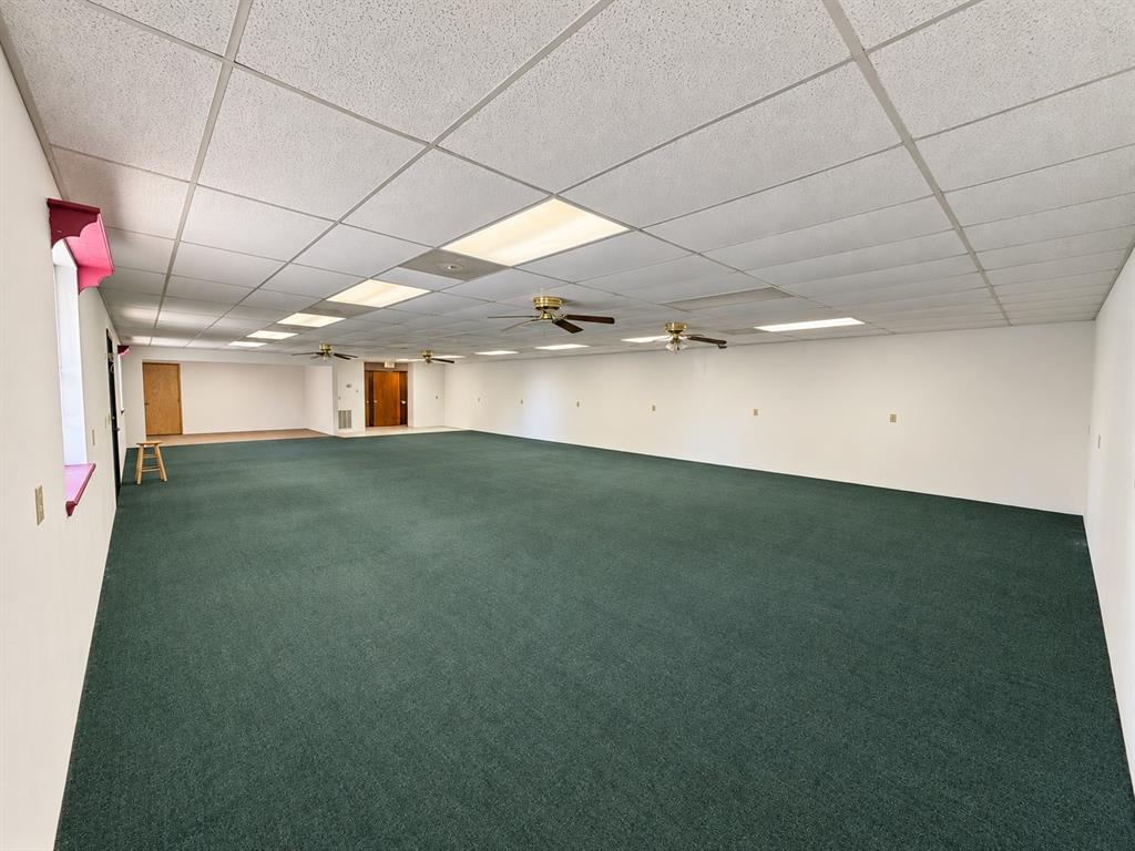 801 S Elm Street Property Photo 4