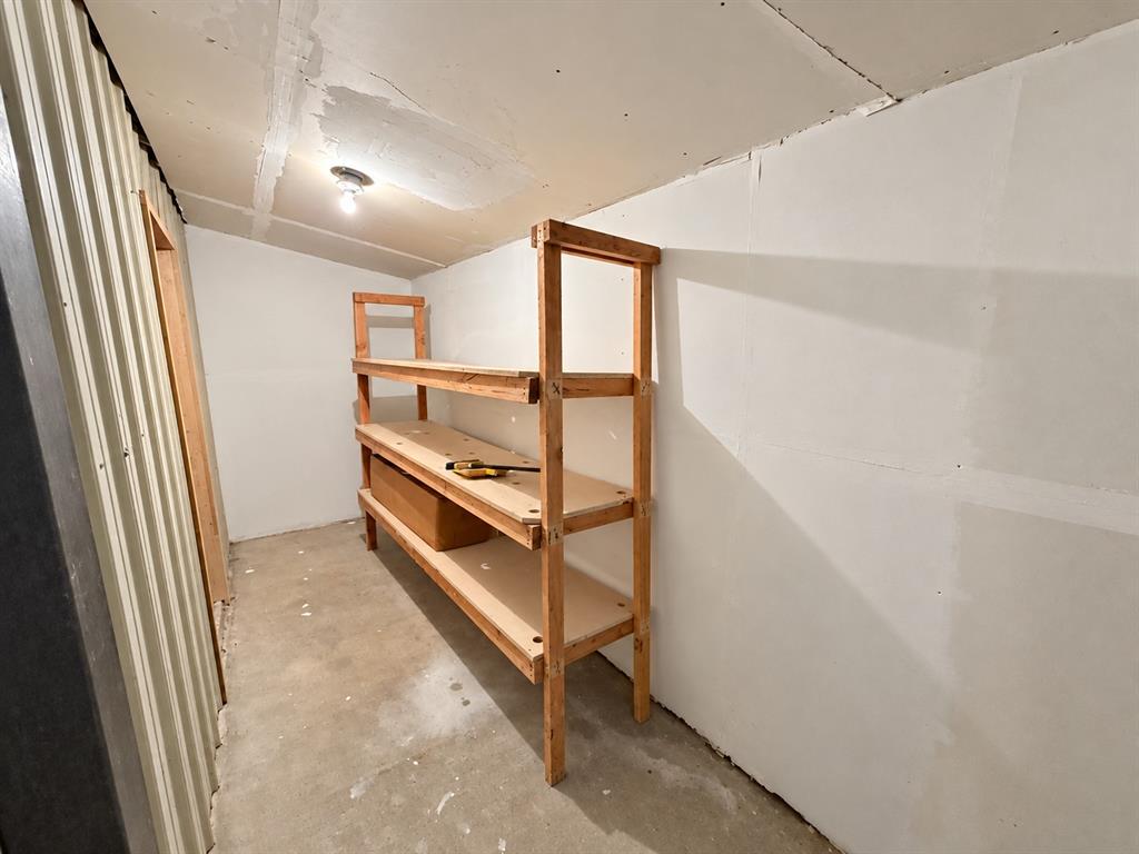 801 S Elm Street Property Photo 7