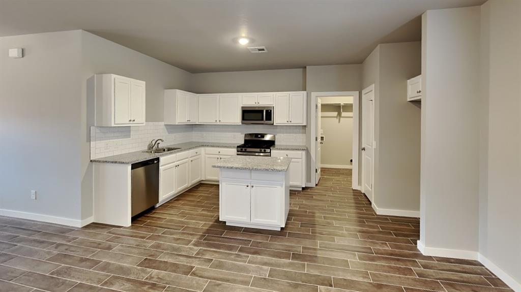 12417 Ride Avenue Property Photo 7
