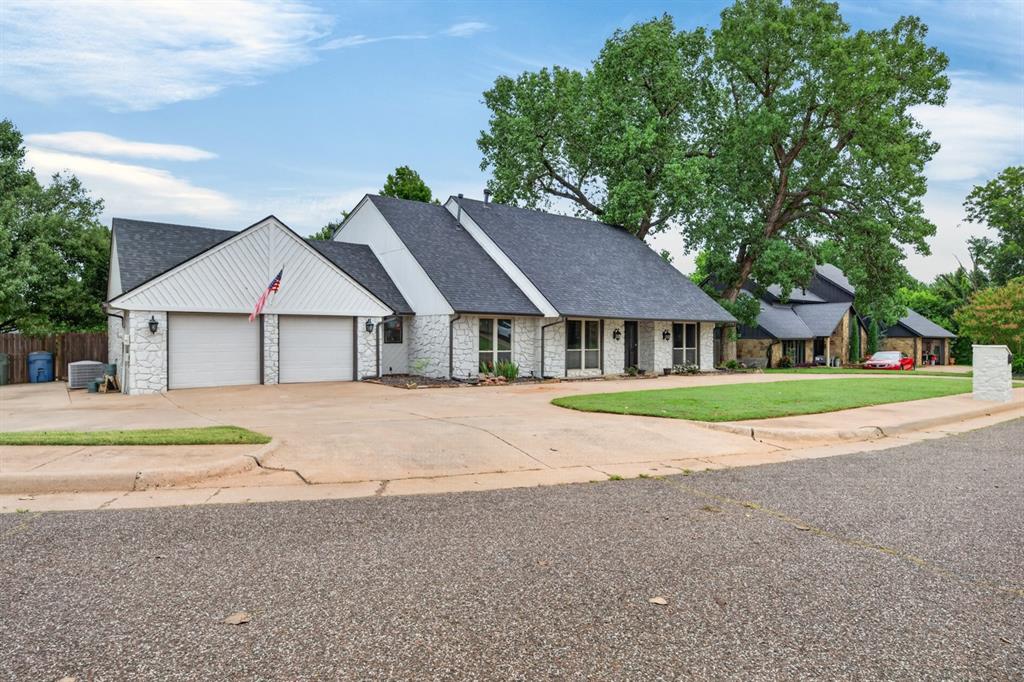 1809 Nighthawk Court Property Photo 1