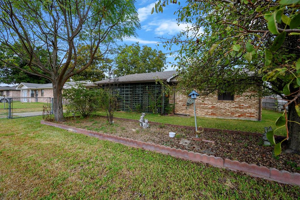 1703 La Rosa Street Property Photo 1