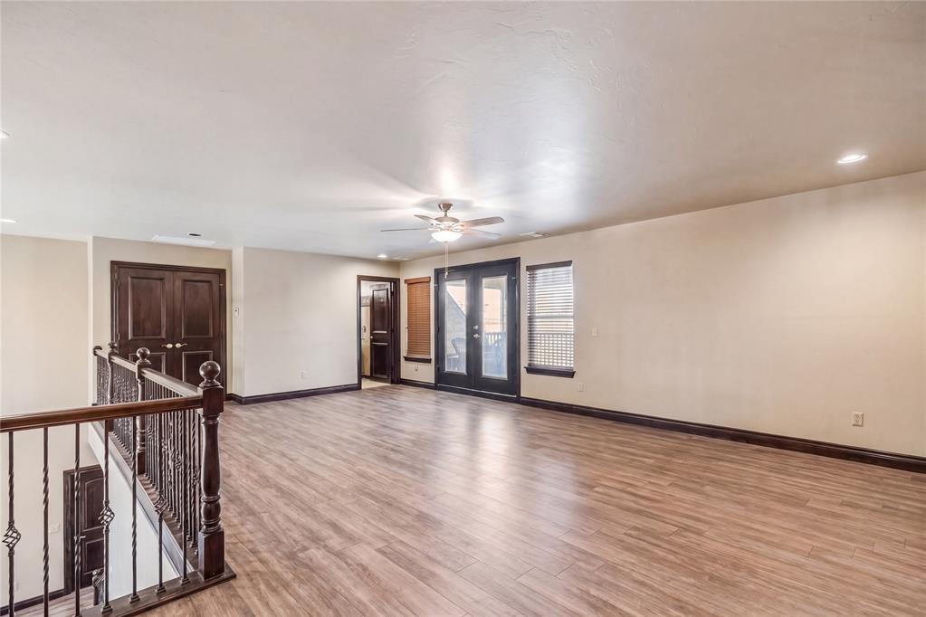 413 S Riverside Drive Property Photo 1