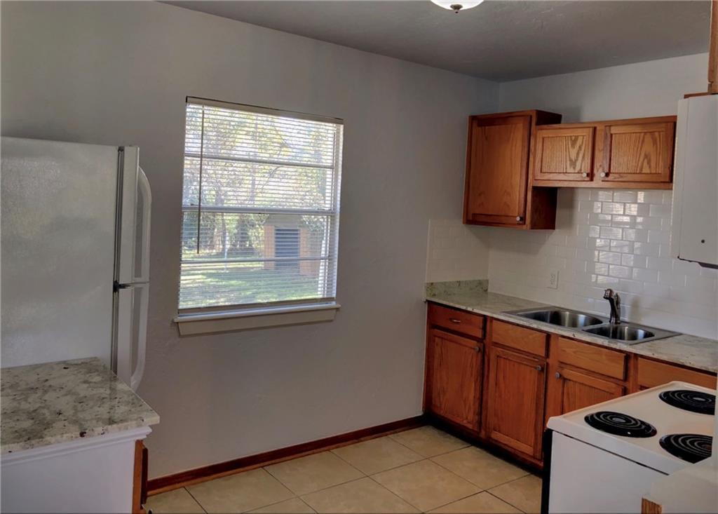812 N Midwest Boulevard Property Photo 11