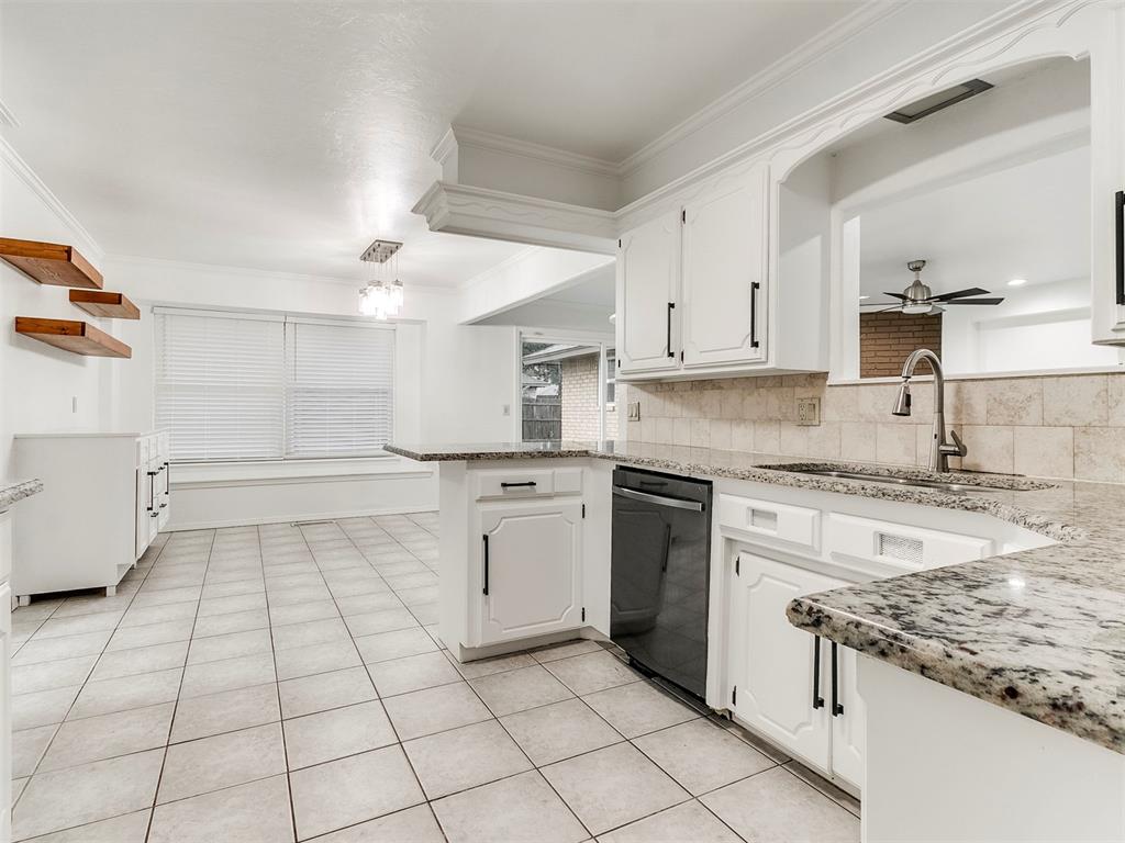 8232 Nw 100th Street Property Photo 17
