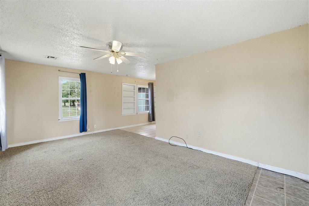 1021 E Walnut Street Property Photo 5