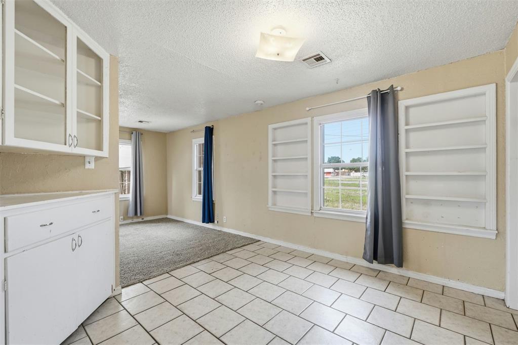 1021 E Walnut Street Property Photo 8