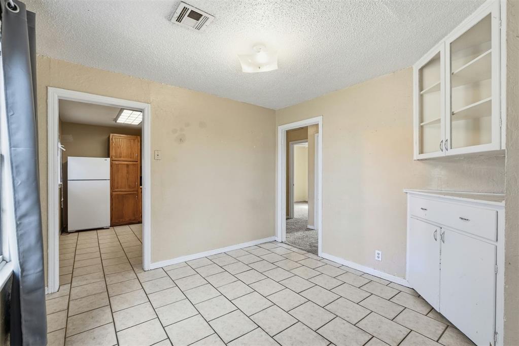 1021 E Walnut Street Property Photo 9