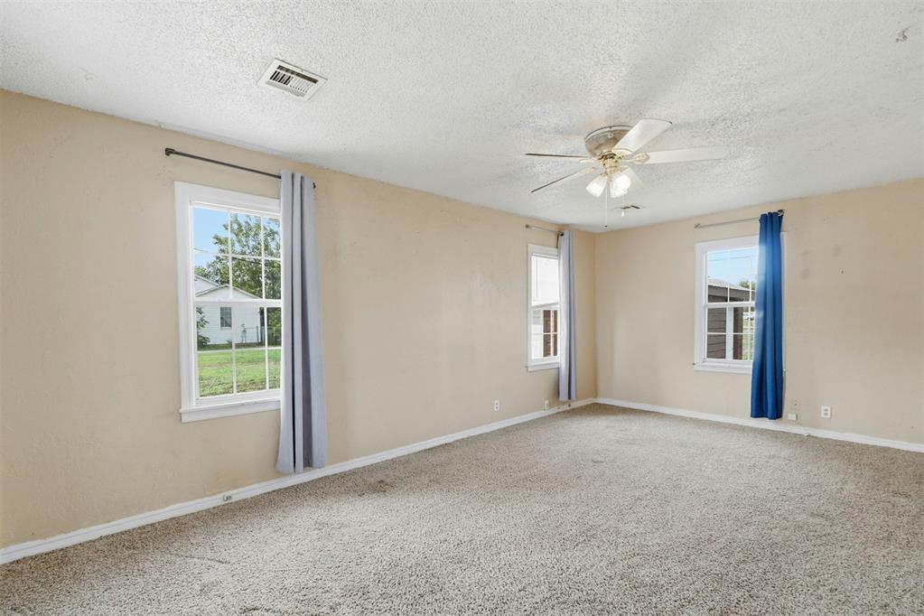 1021 E Walnut Street Property Photo 15