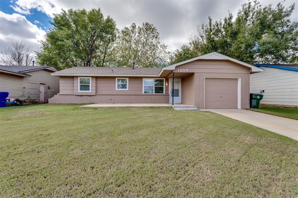 1209 N Christine Drive Property Photo 1