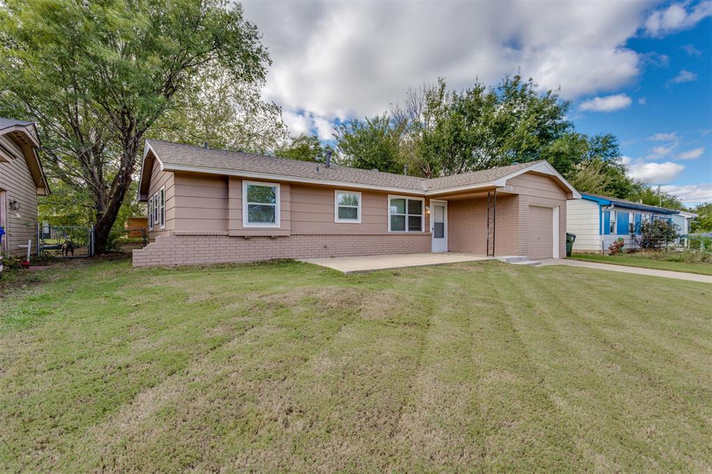 1209 N Christine Drive Property Photo 6