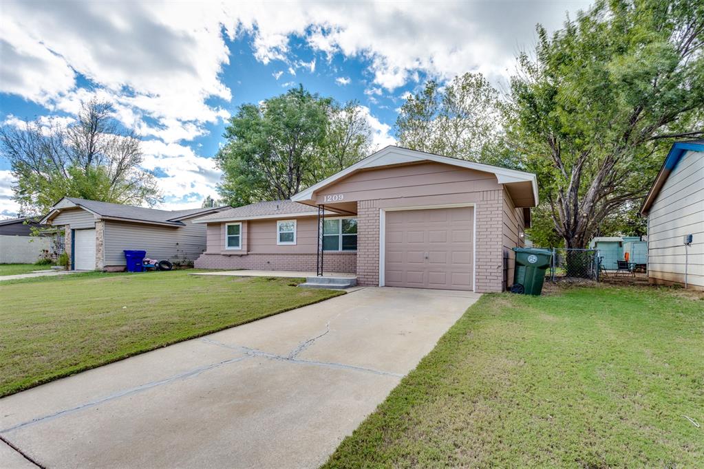 1209 N Christine Drive Property Photo 7