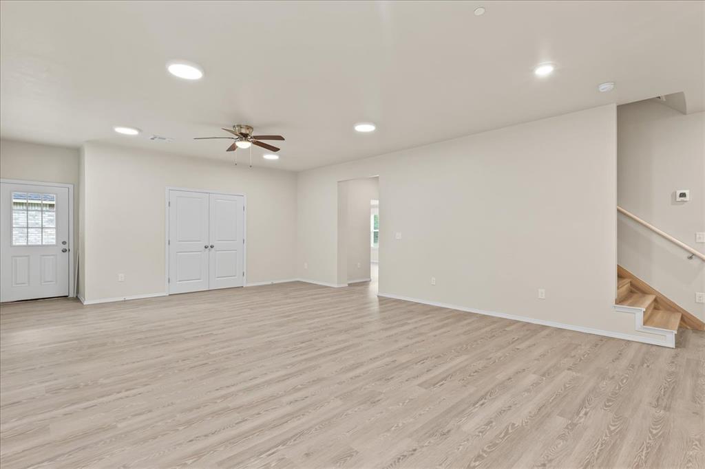 229 E Abbot Lane Property Photo 9