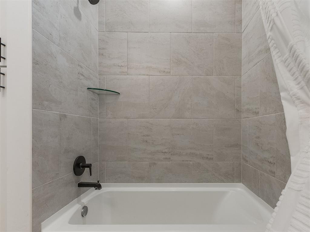9232 Nw 144th Place Property Photo 32