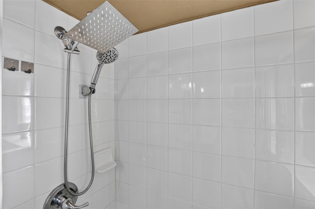 7516 Nw 129th Street Property Photo 22
