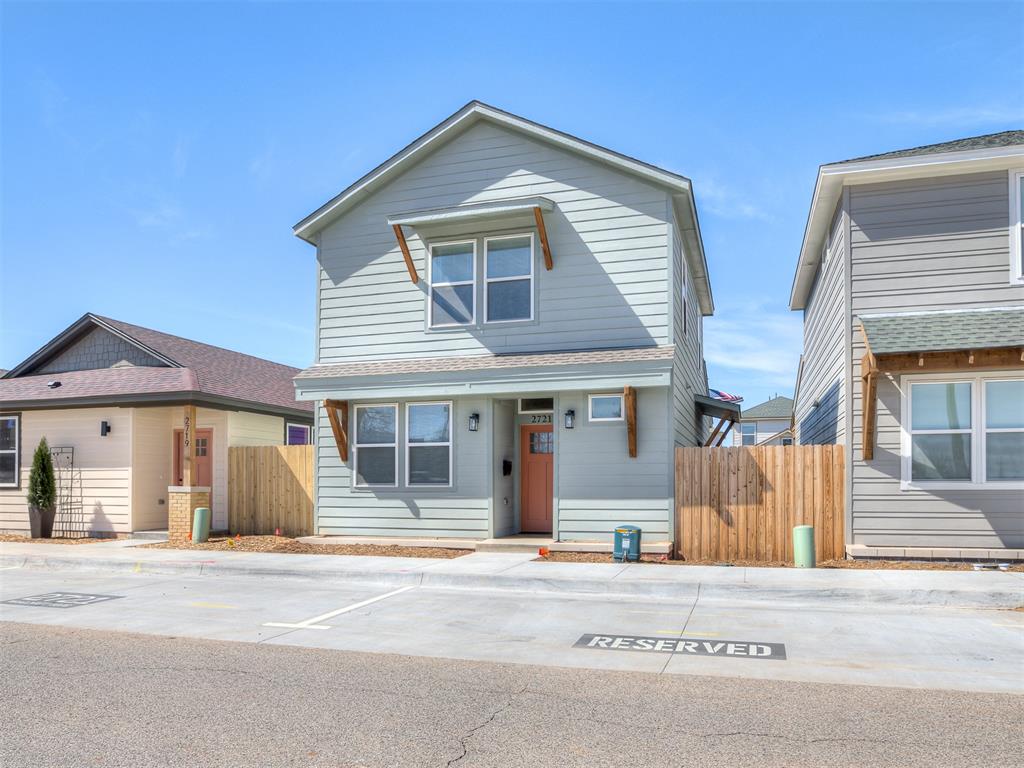 2721 N Walnut Avenue Property Photo 1