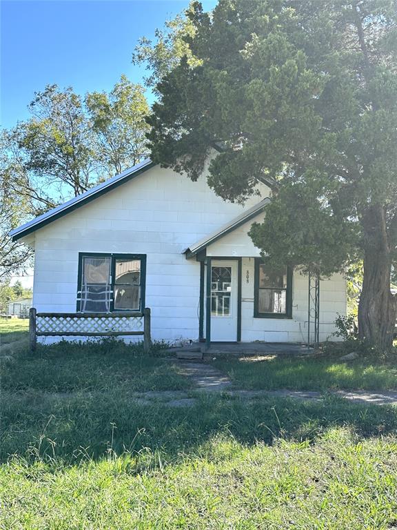 808 S Oak Property Photo 2