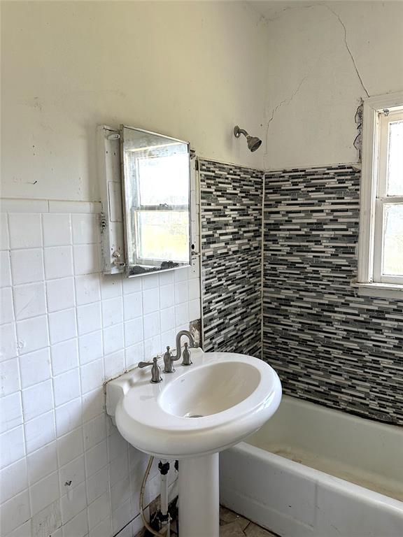 808 S Oak Property Photo 4