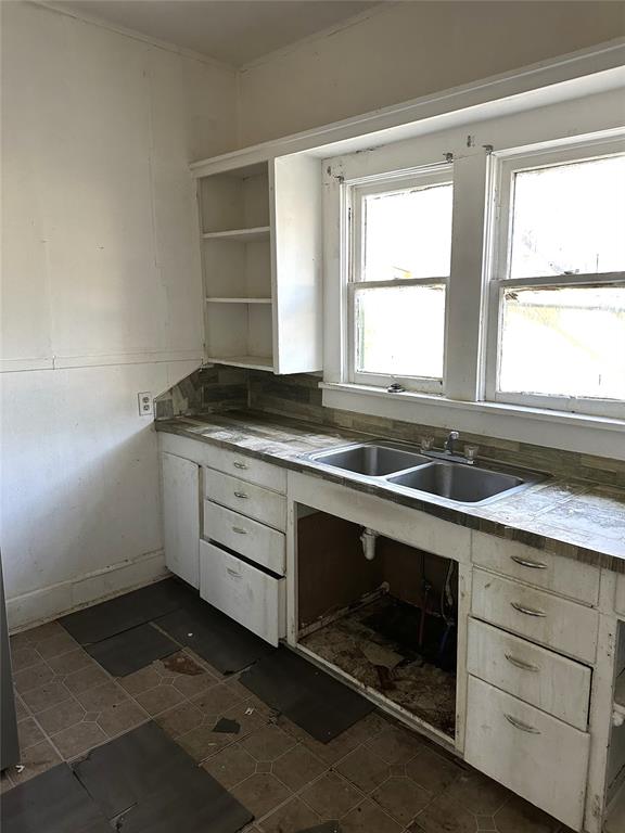 808 S Oak Property Photo 5