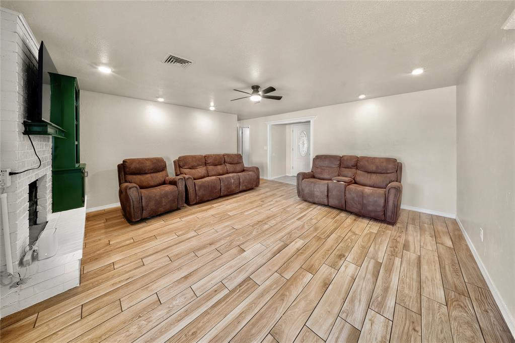 8400 S Villa Avenue Property Photo 3