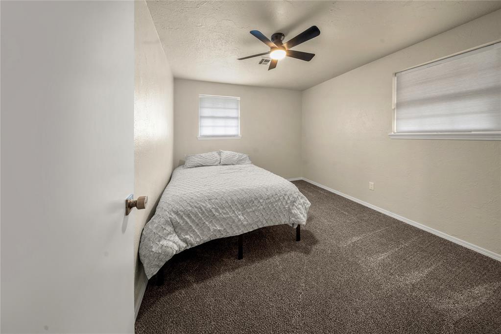 8400 S Villa Avenue Property Photo 10