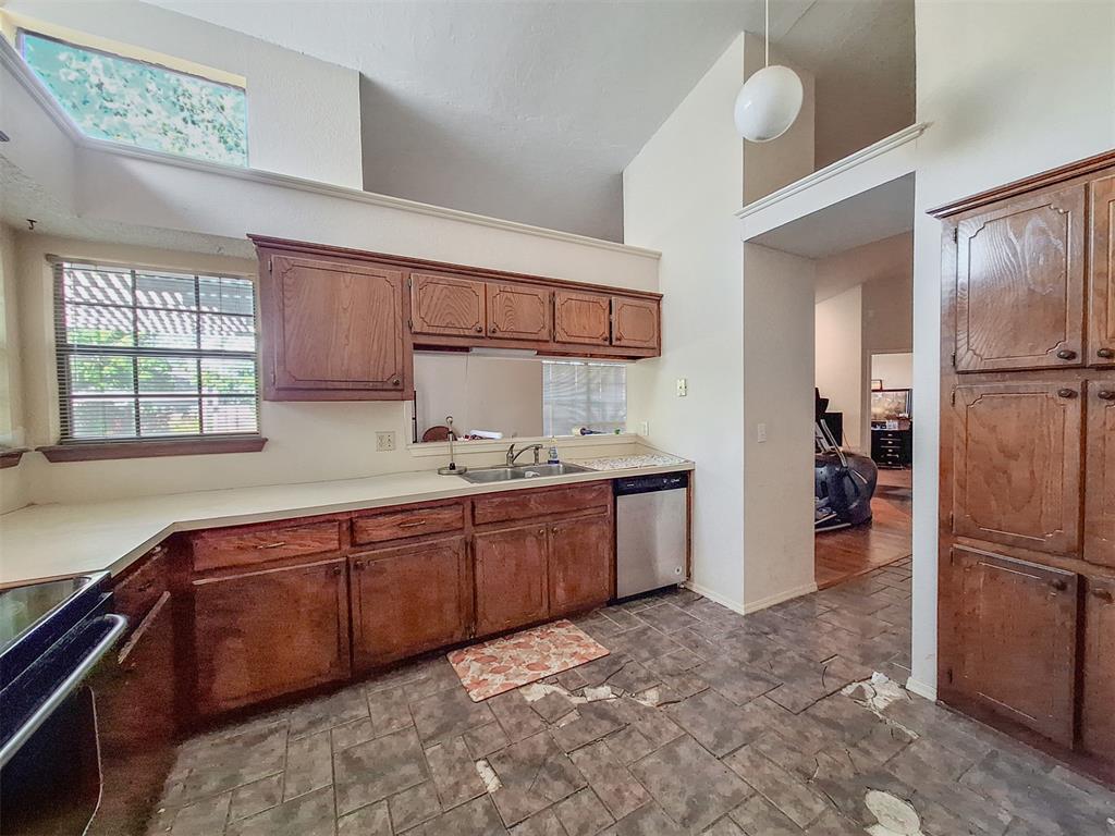 12817 Westcourt Property Photo 6