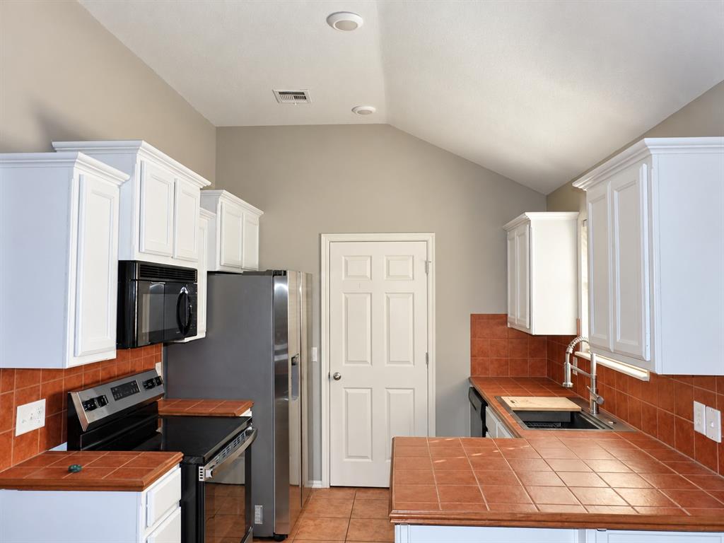 4405 Apple Blossom Circle Property Photo 2
