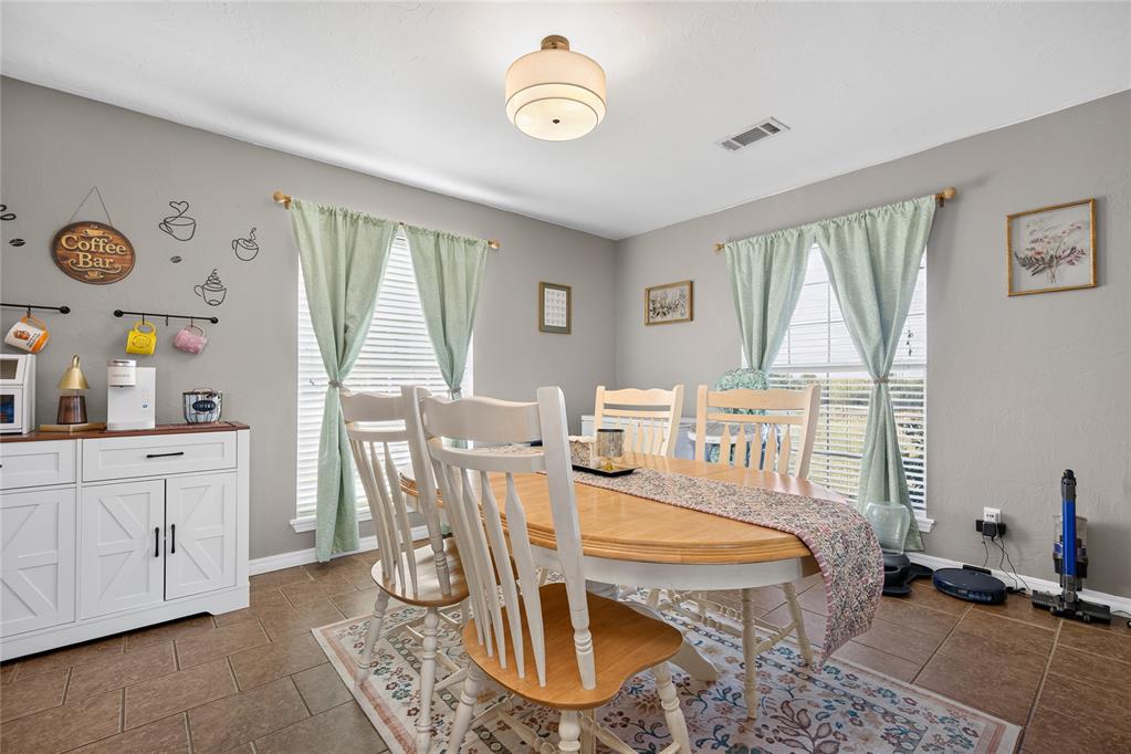 19558 High Point Road Property Photo 6