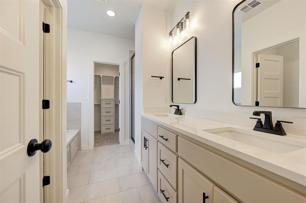1801 Zainab Lane Property Photo 19