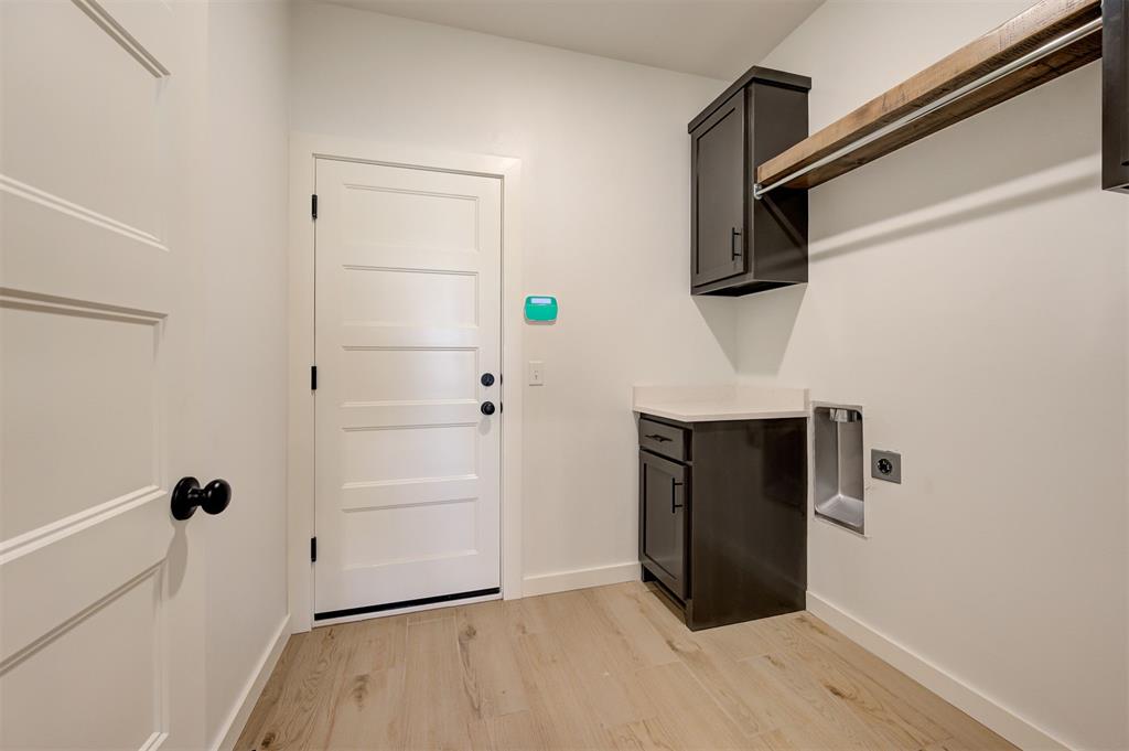 1801 Zainab Lane Property Photo 32