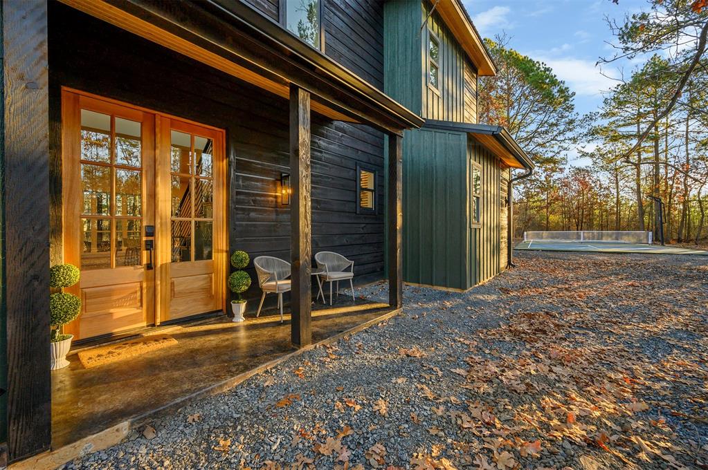 136 Woodland Lakes Trail Property Photo 3