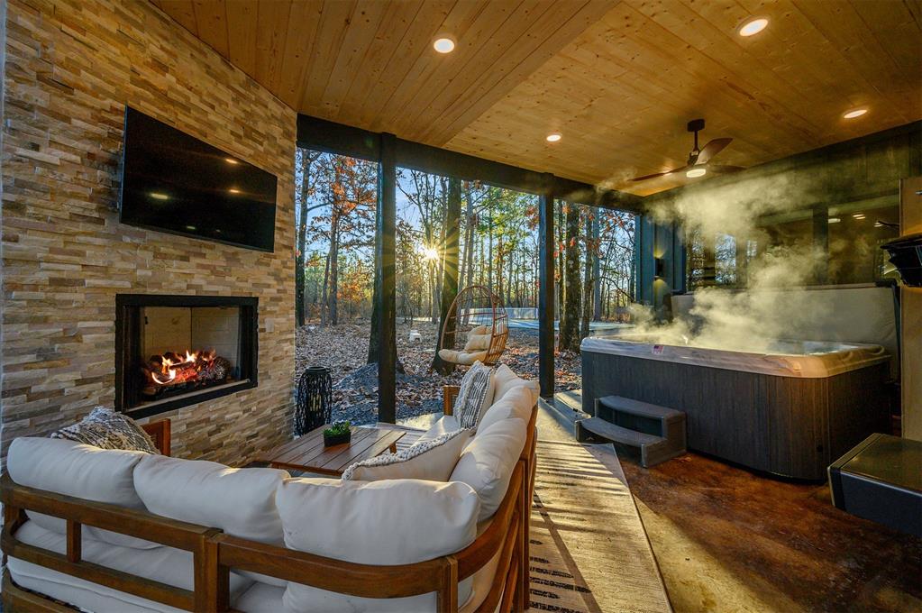 136 Woodland Lakes Trail Property Photo 10