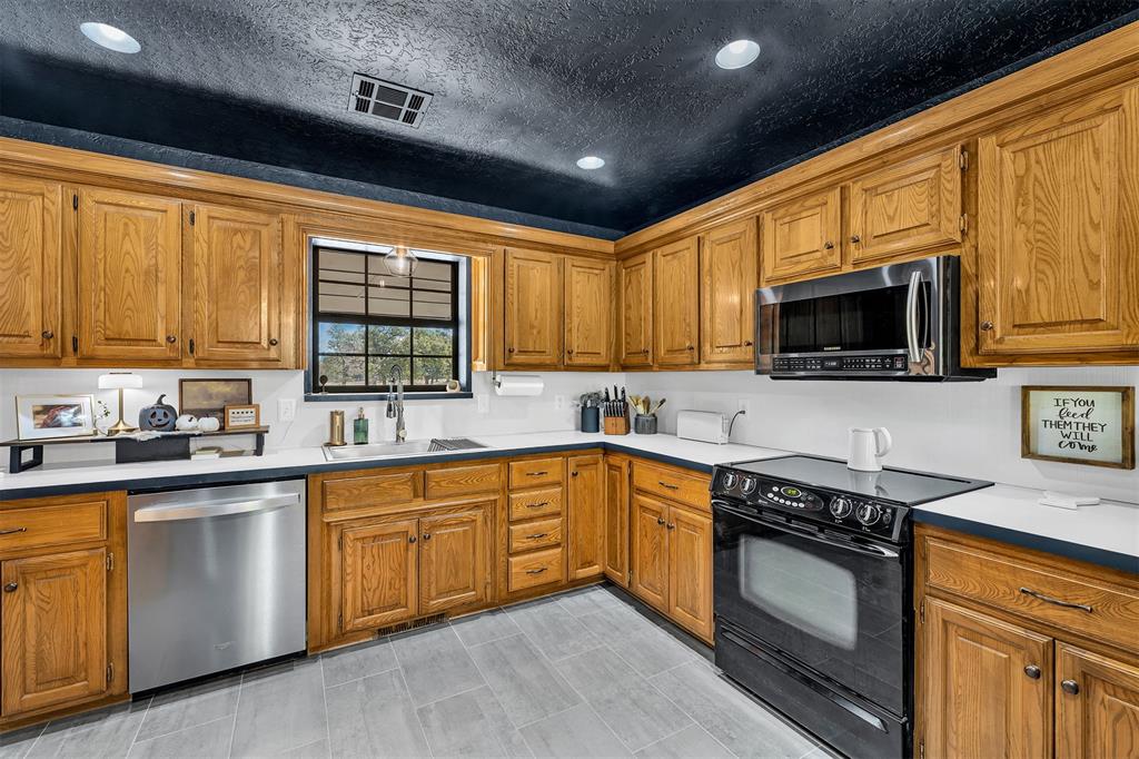 7705 Sleepy Hollow Avenue Property Photo 13