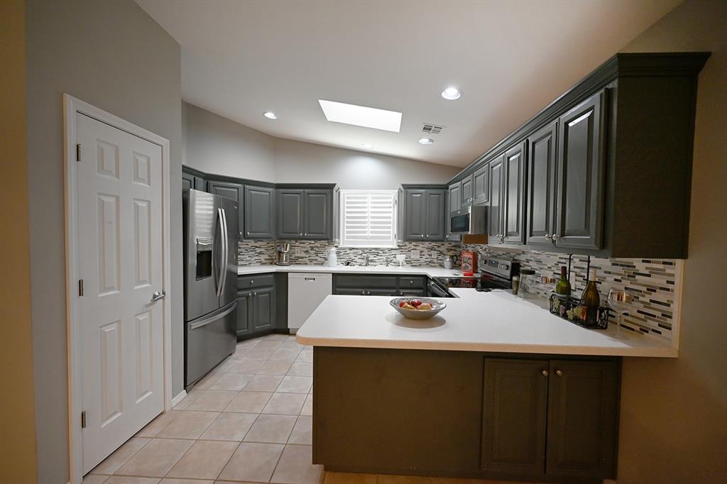 801 S Shumard Drive Property Photo 4