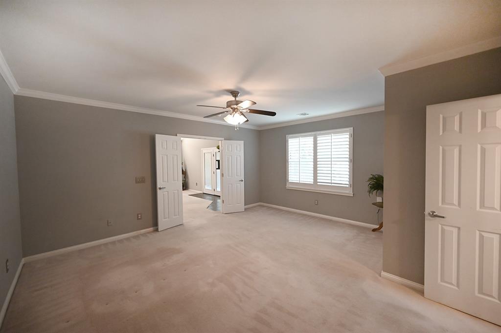 801 S Shumard Drive Property Photo 9
