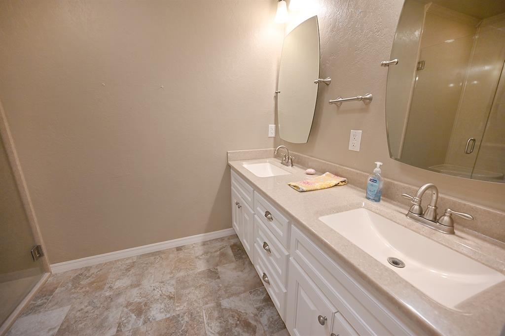801 S Shumard Drive Property Photo 11