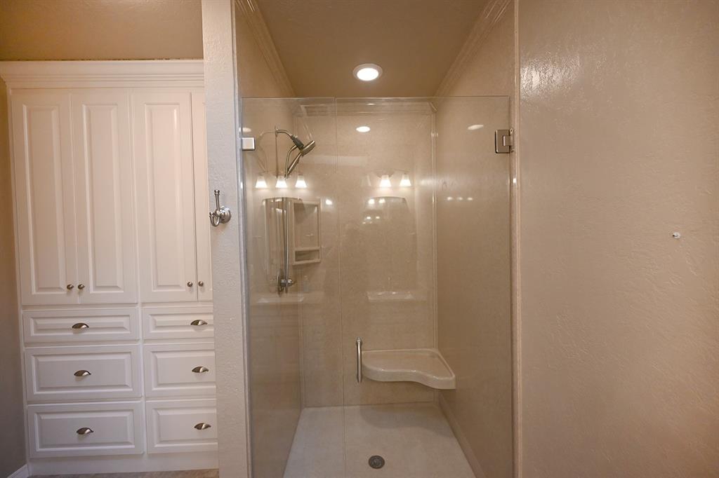 801 S Shumard Drive Property Photo 12