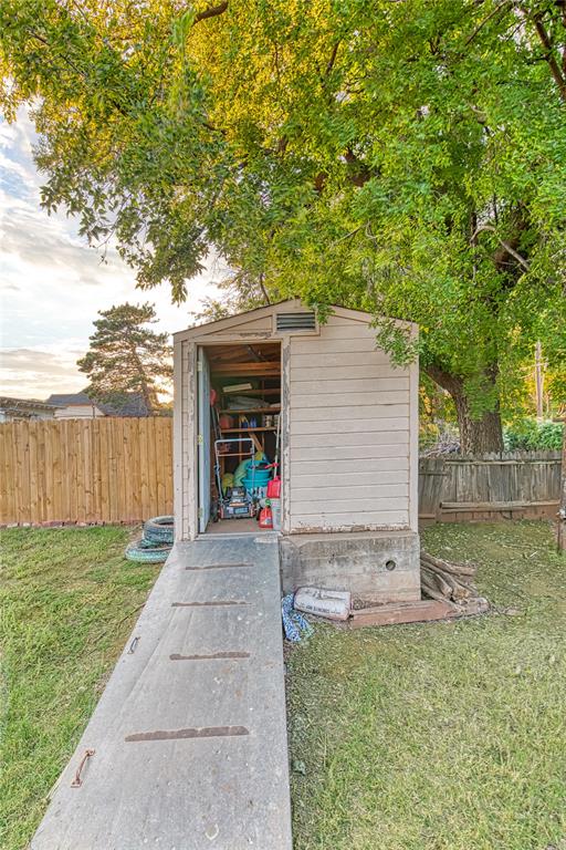 1011 W 5th Street Property Photo 11