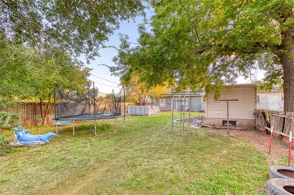 1011 W 5th Street Property Photo 12