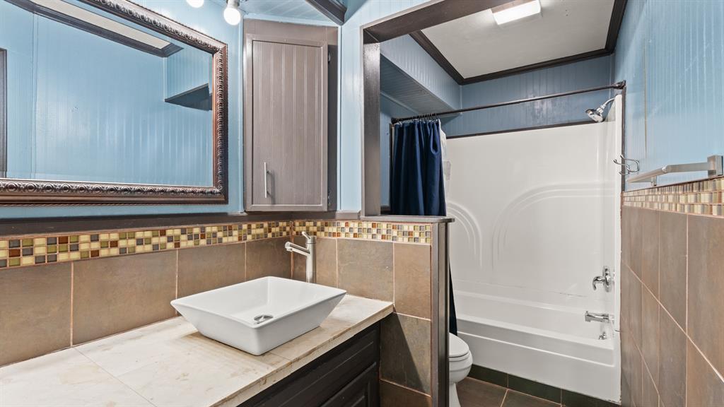 6504 N Omaha Avenue Property Photo 35