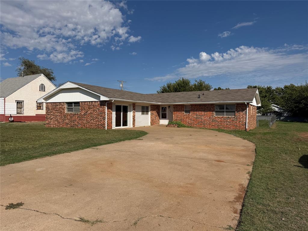 202 S Locust Street Property Photo 1