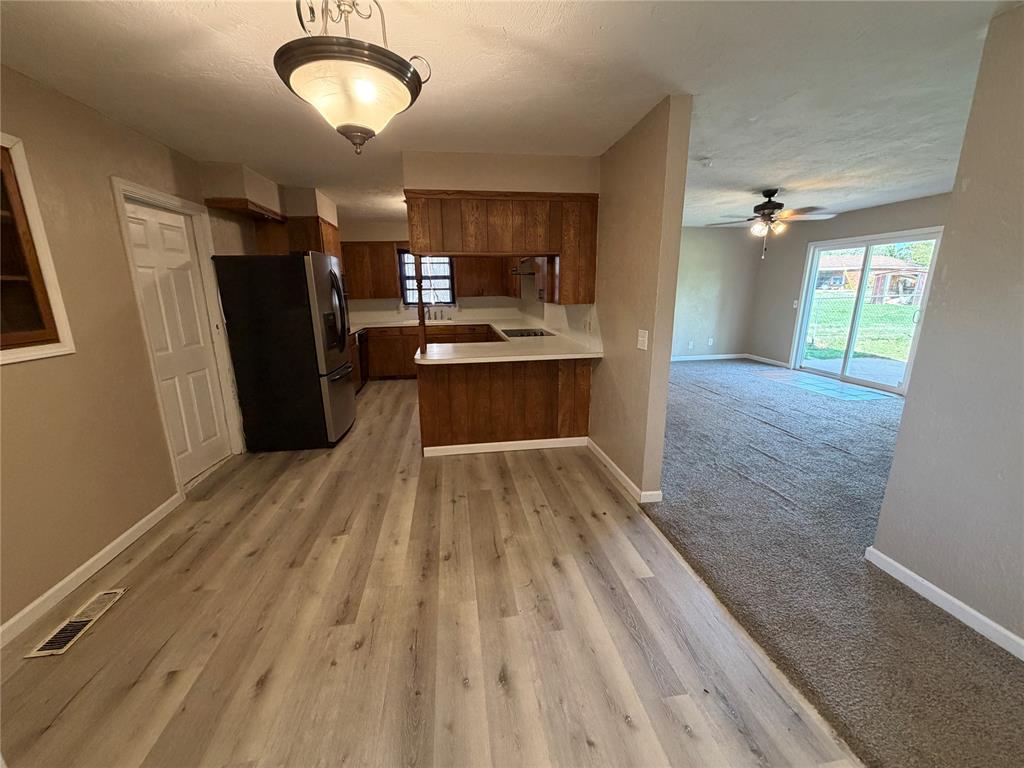 202 S Locust Street Property Photo 3