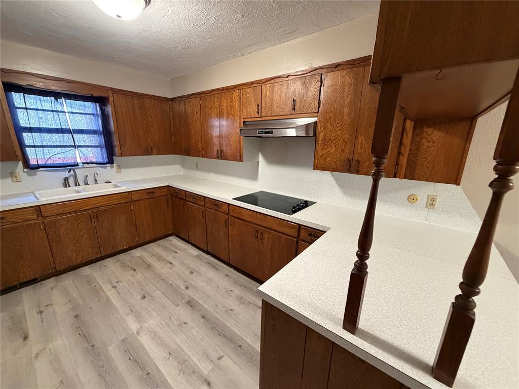 202 S Locust Street Property Photo 4